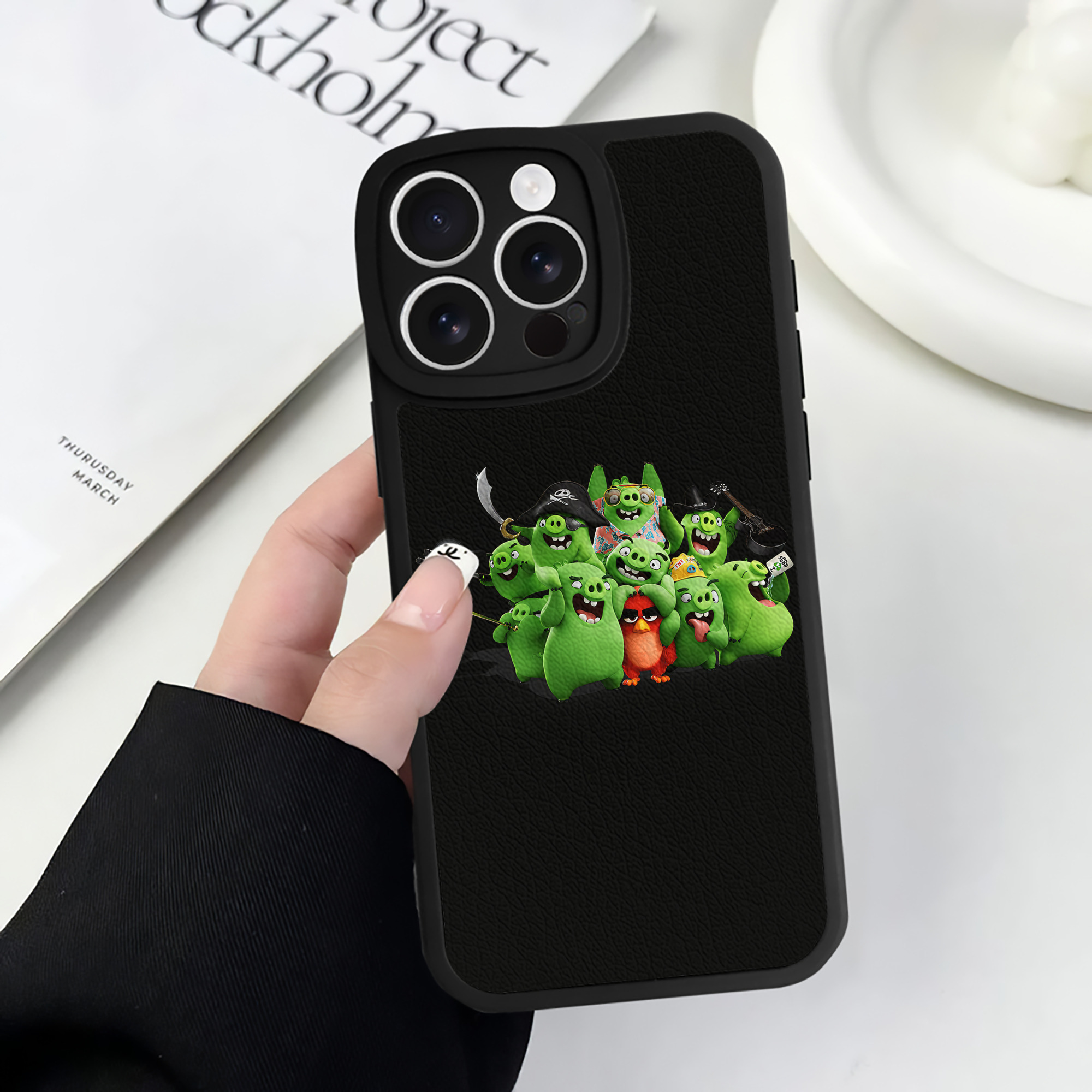 （画像用） Angry Birds アングリーバード 【iPhone 16シリーズ対応】シリコンスマホケース（レザー調） 材質：シリコン